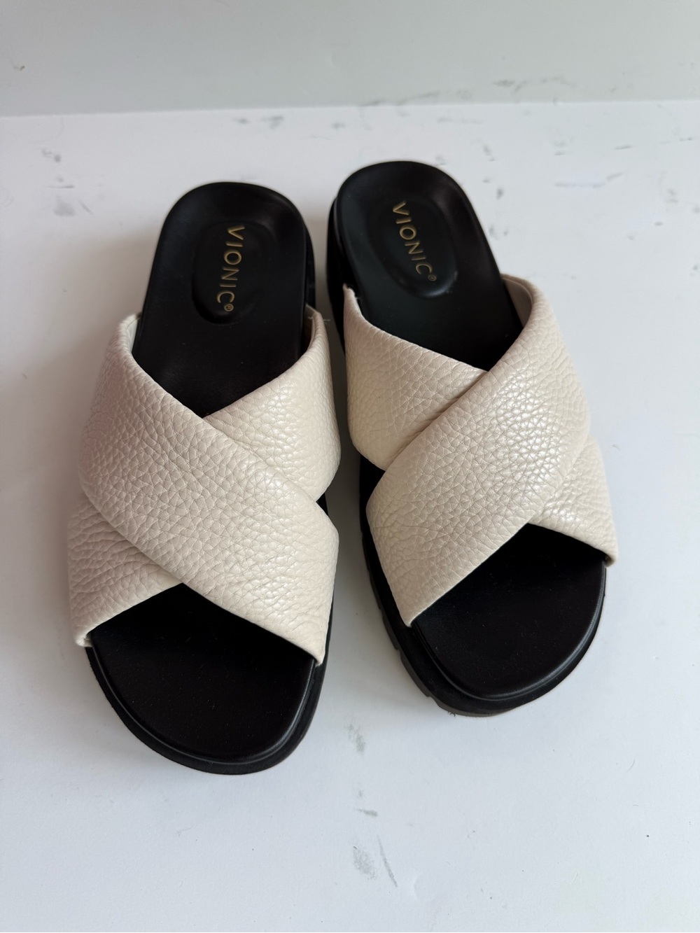 Vionic Vesta Leather Crisscross Slide Sandals